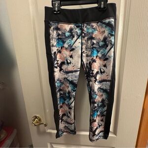 Roxy Black and Blue Floral Cropped Leggings